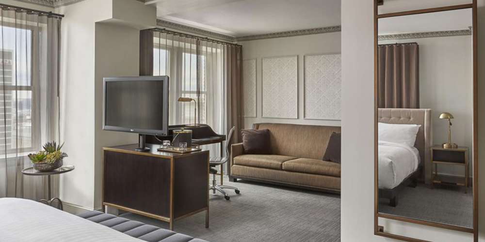 Hotel Phillips Kansas City, Curio Collection by Hilton