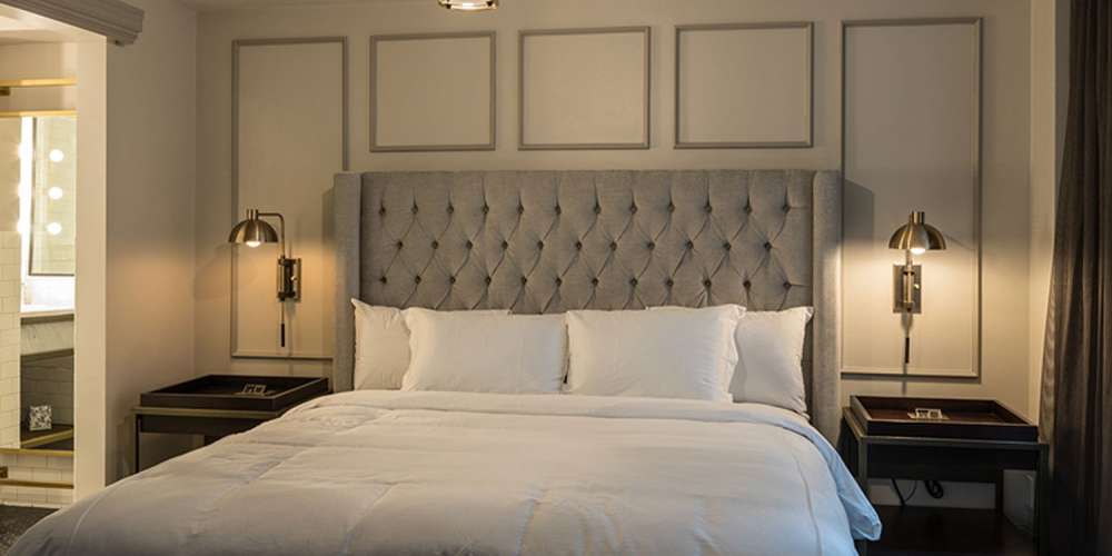 Hotel Phillips Kansas City, Curio Collection by Hilton