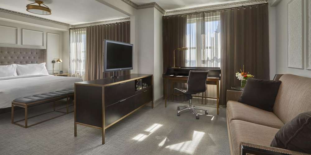 Hotel Phillips Kansas City, Curio Collection by Hilton
