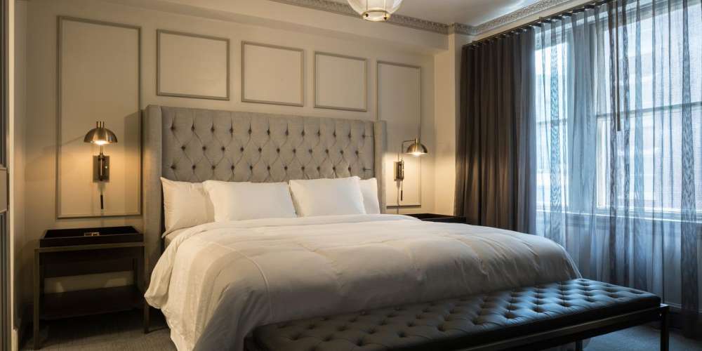 Hotel Phillips Kansas City, Curio Collection by Hilton