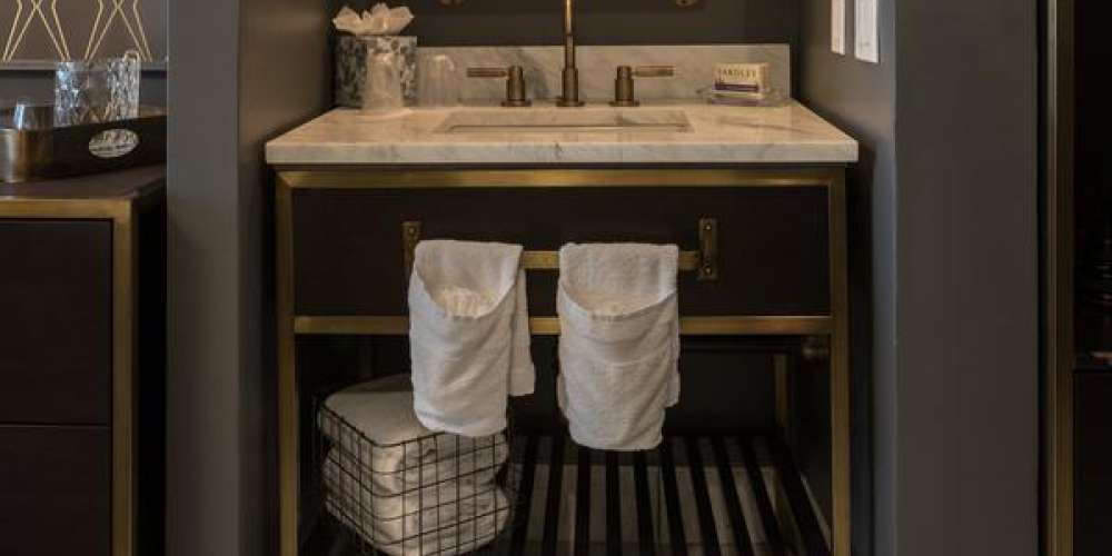 Hotel Phillips Kansas City, Curio Collection by Hilton