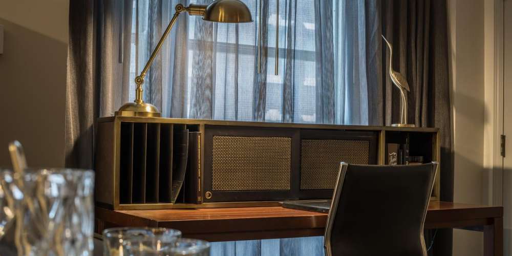 Hotel Phillips Kansas City, Curio Collection by Hilton