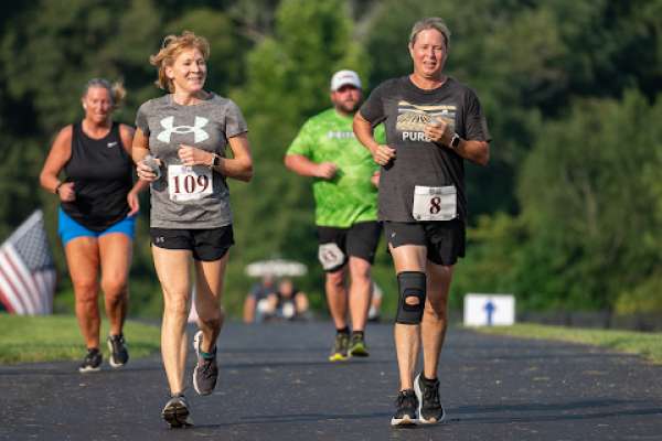 people-running-honor-and-remember-run