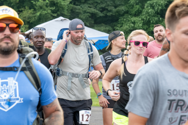people-running-honor-and-remember-run