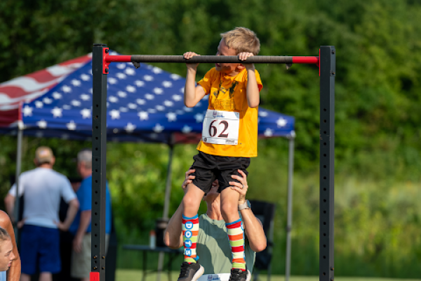 kid-pull-ups-for-honor-and-remember-run