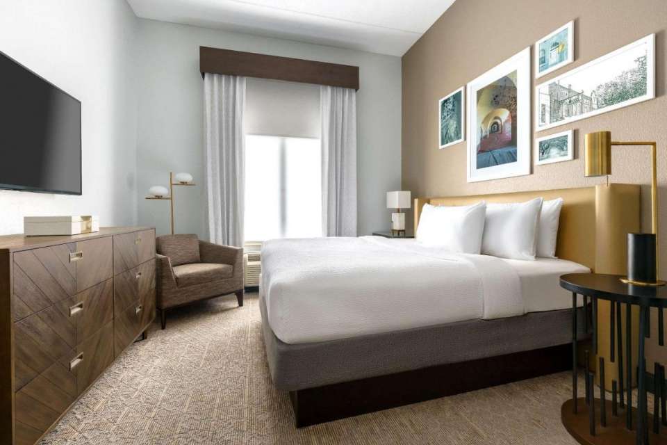The Bluff Hotel, Tapestry Collection by Hilton The Bluff Hotel, Tapestry Collection by Hilton