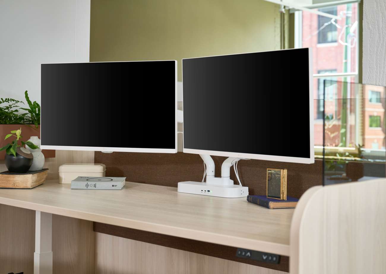 Monitor arm - docking