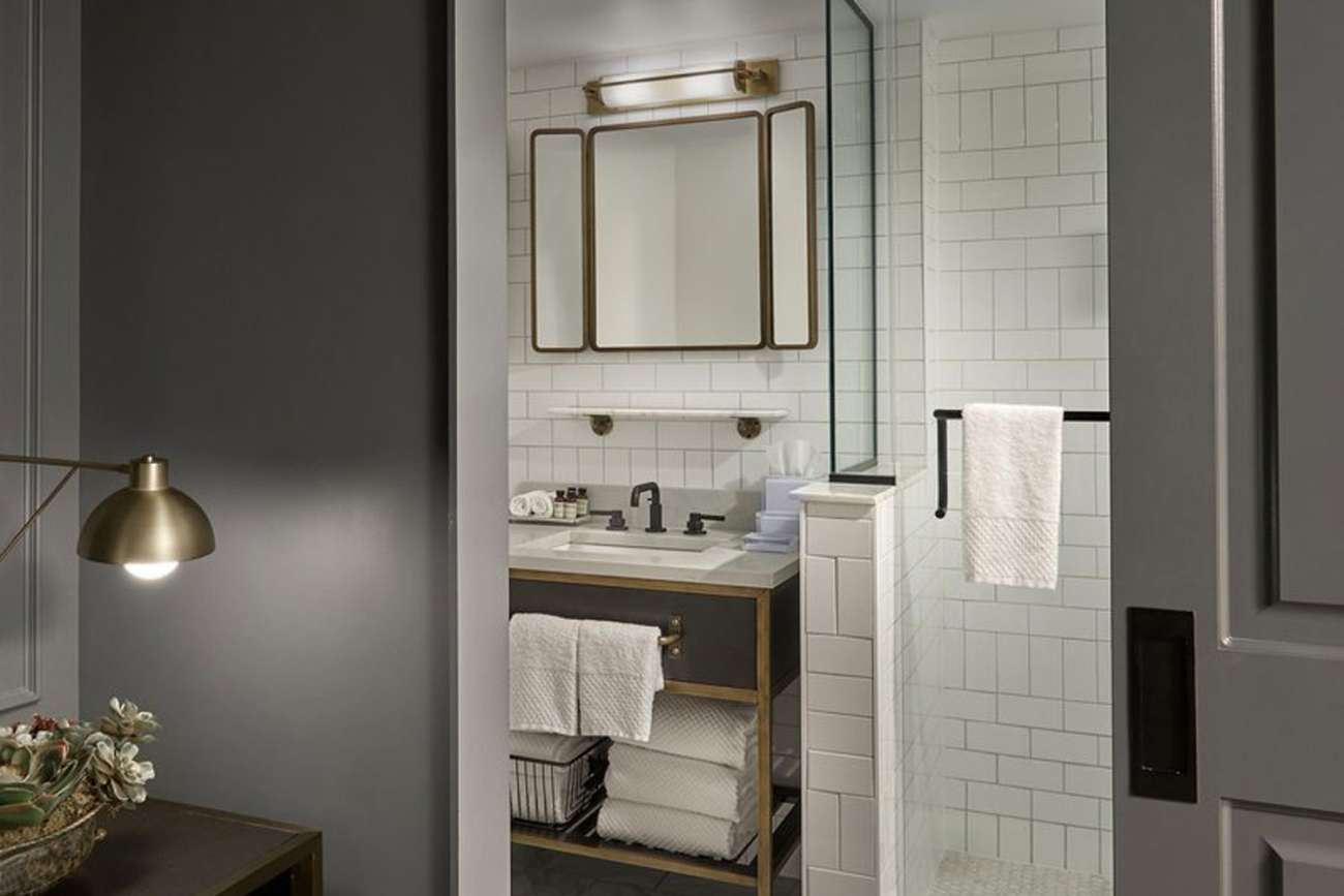 Hotel Phillips Kansas City, Curio Collection by Hilton