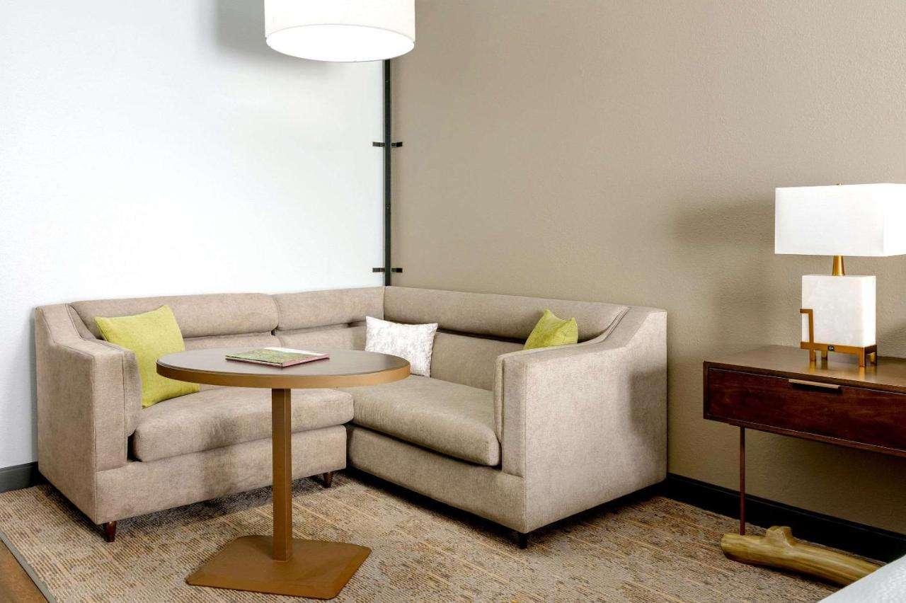 The Bluff Hotel, Tapestry Collection by Hilton