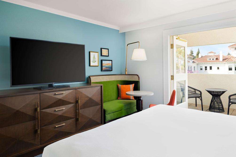 Hayes Mansion San Jose, Curio Collection by Hilton