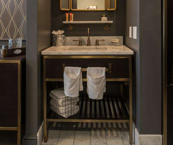 Hotel Phillips Kansas City, Curio Collection by Hilton