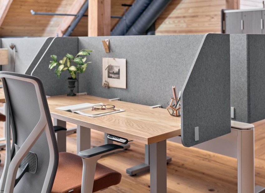 PET Worksurface edge modesty